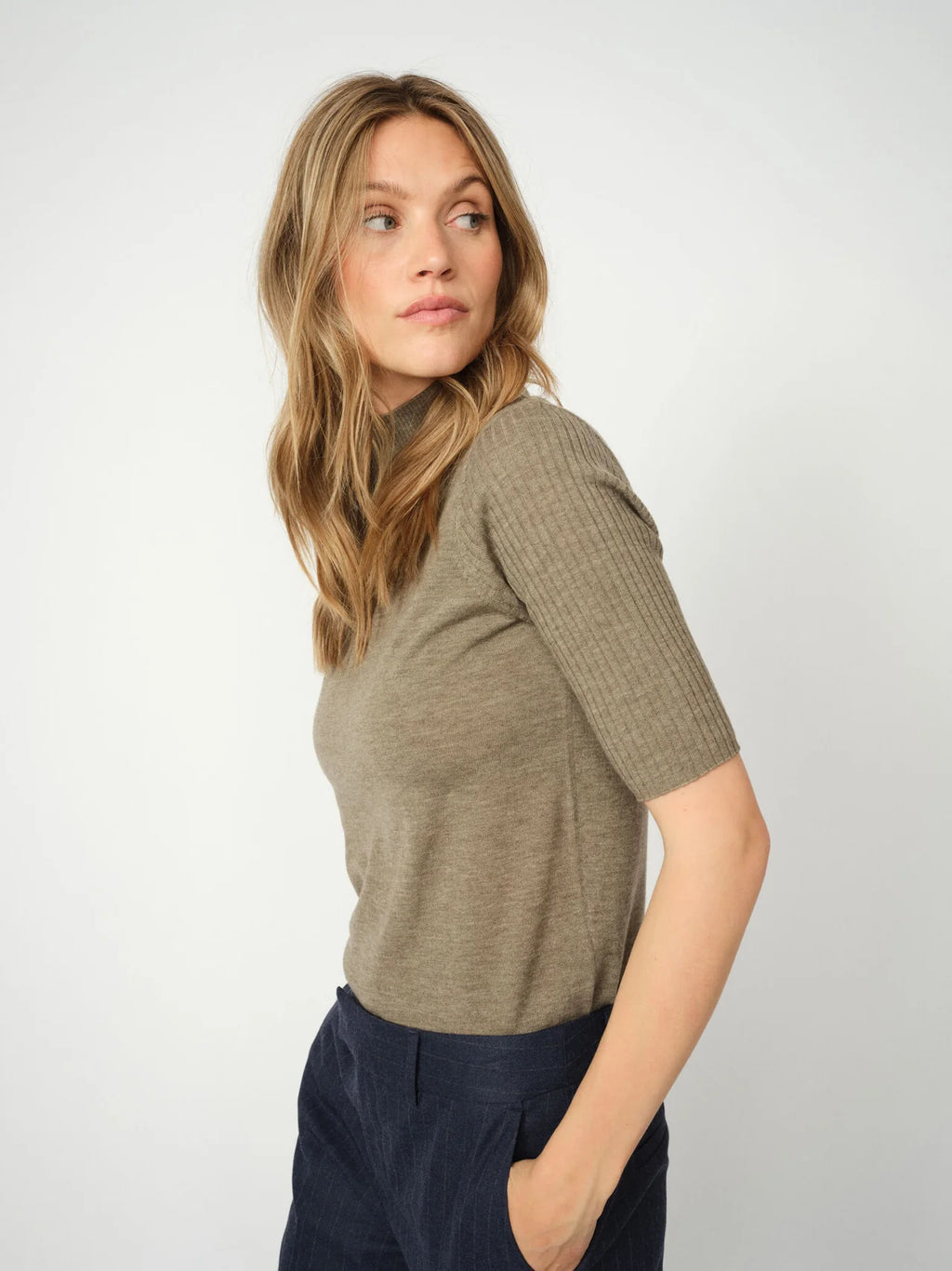 RELENA TURTLENECK KNIT