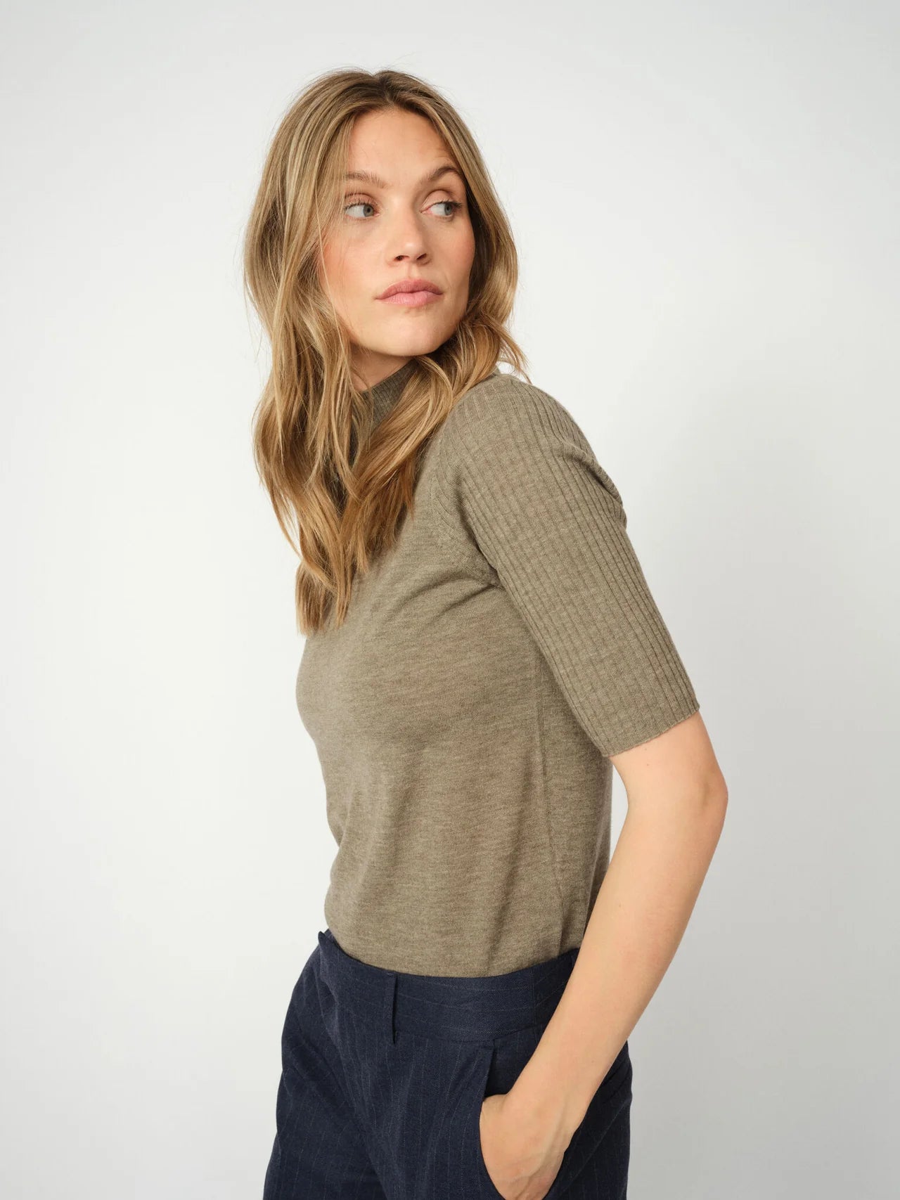 RELENA TURTLENECK KNIT