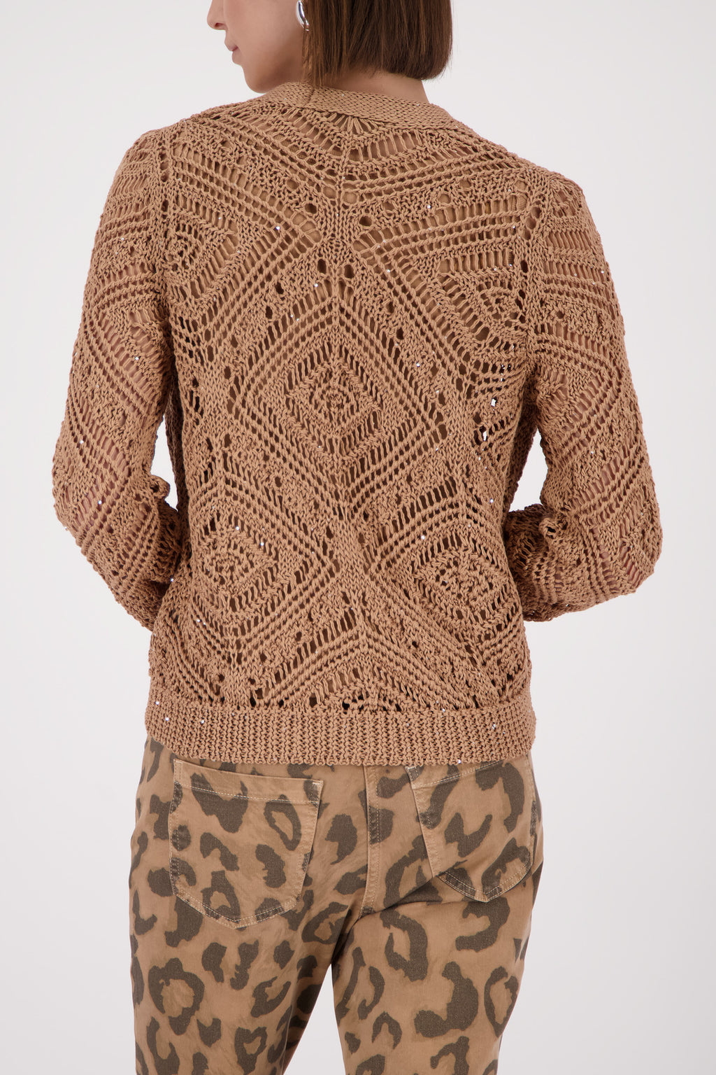 APPLIQUED FLOWER BLOUSE