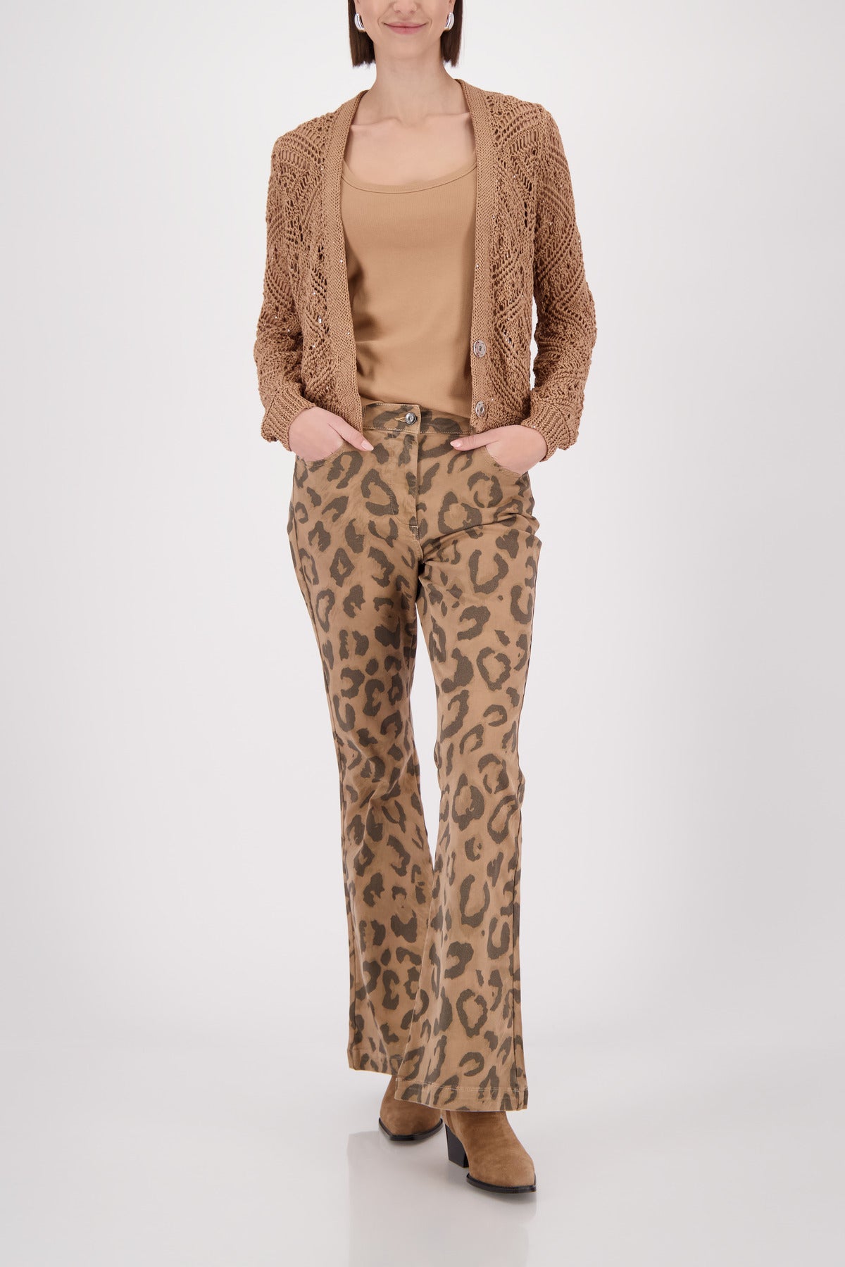 APPLIQUED FLOWER BLOUSE