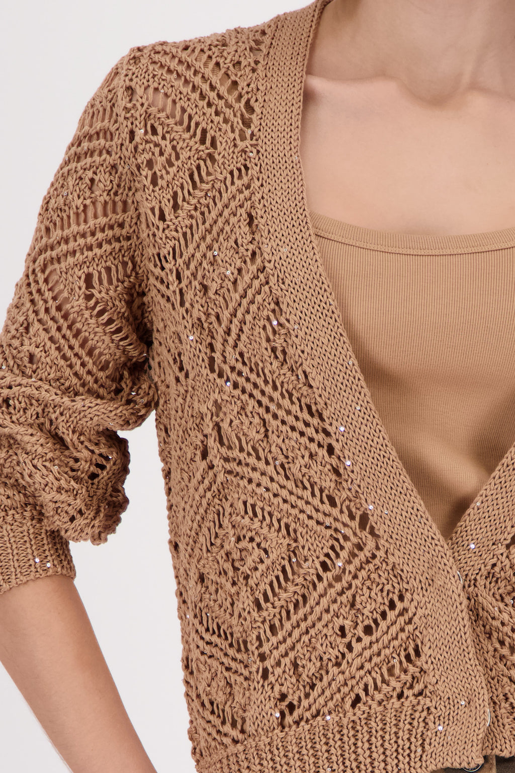 APPLIQUED FLOWER BLOUSE