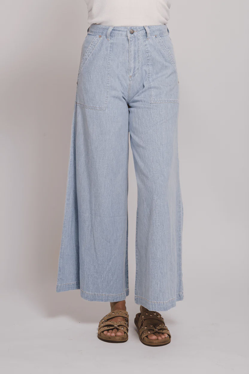 LIGHTWEIGHT WIDELEG JEANS