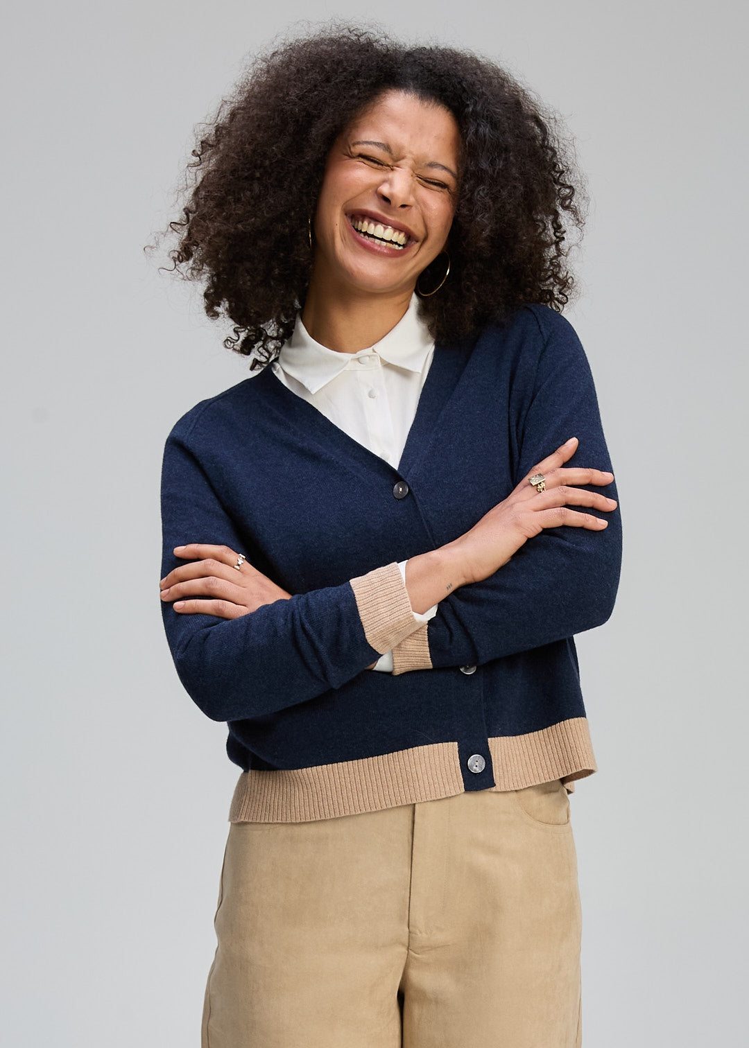 V NECK CARDI ESSENTIAL