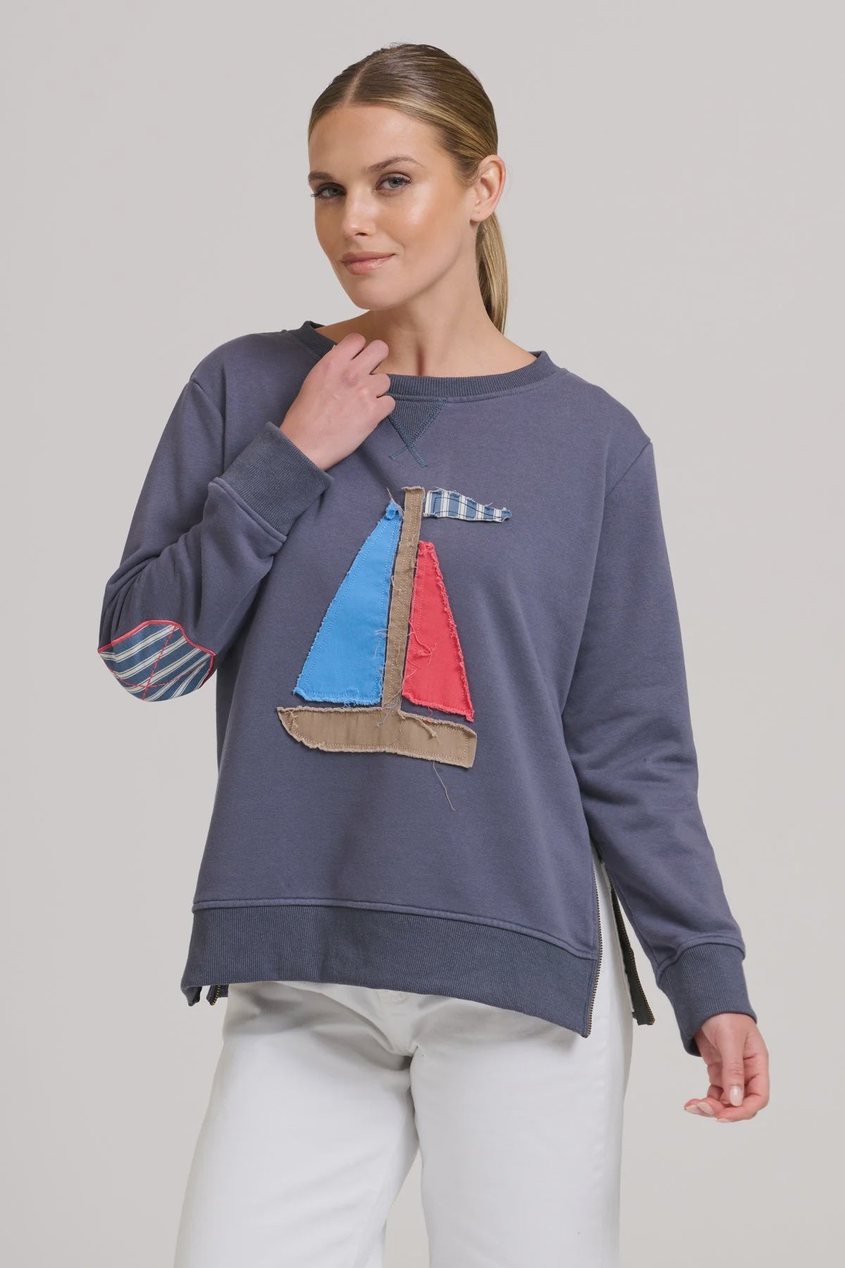 CLASSIC ZIPSIDE SAIL BOAT