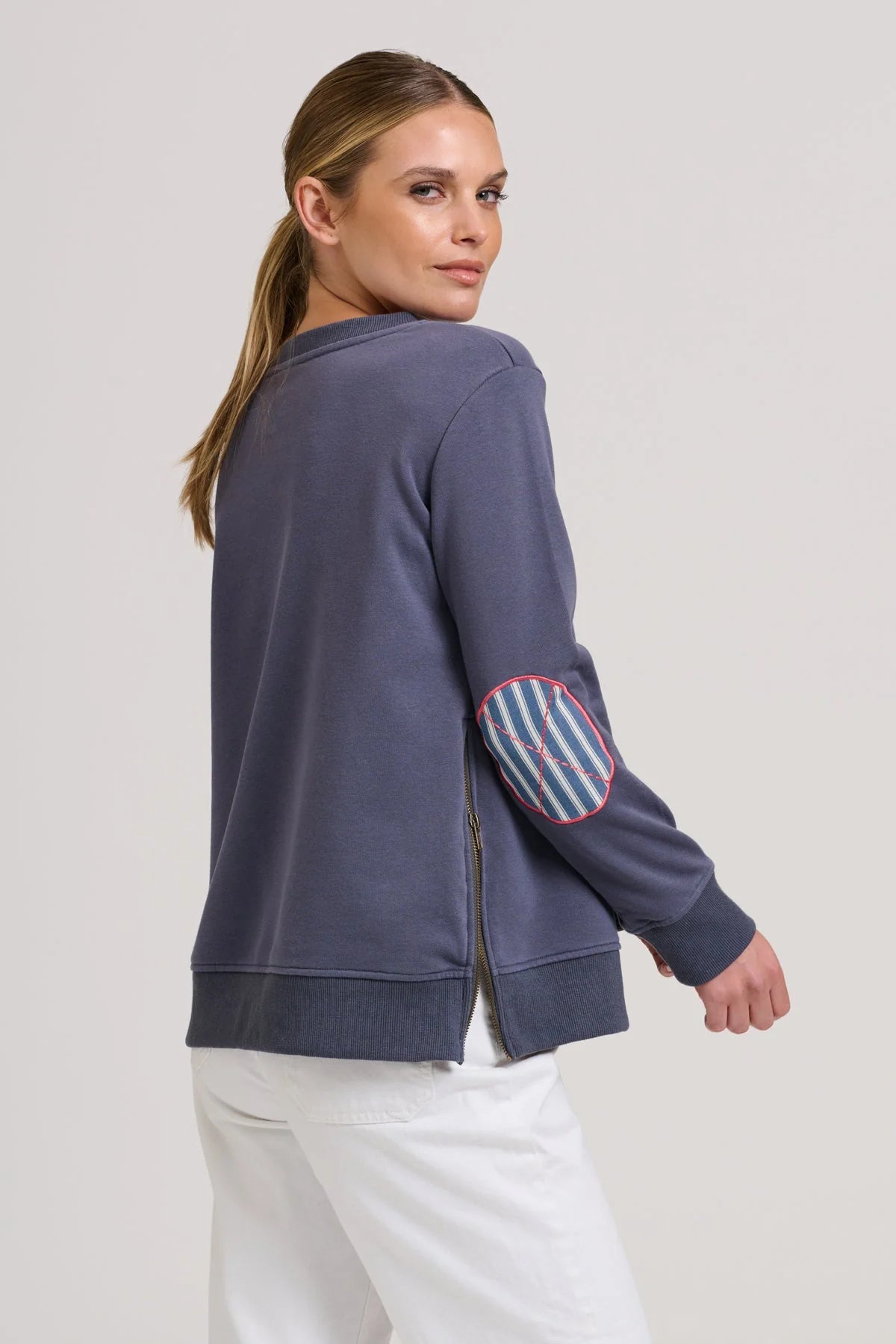 CLASSIC ZIPSIDE SAIL BOAT