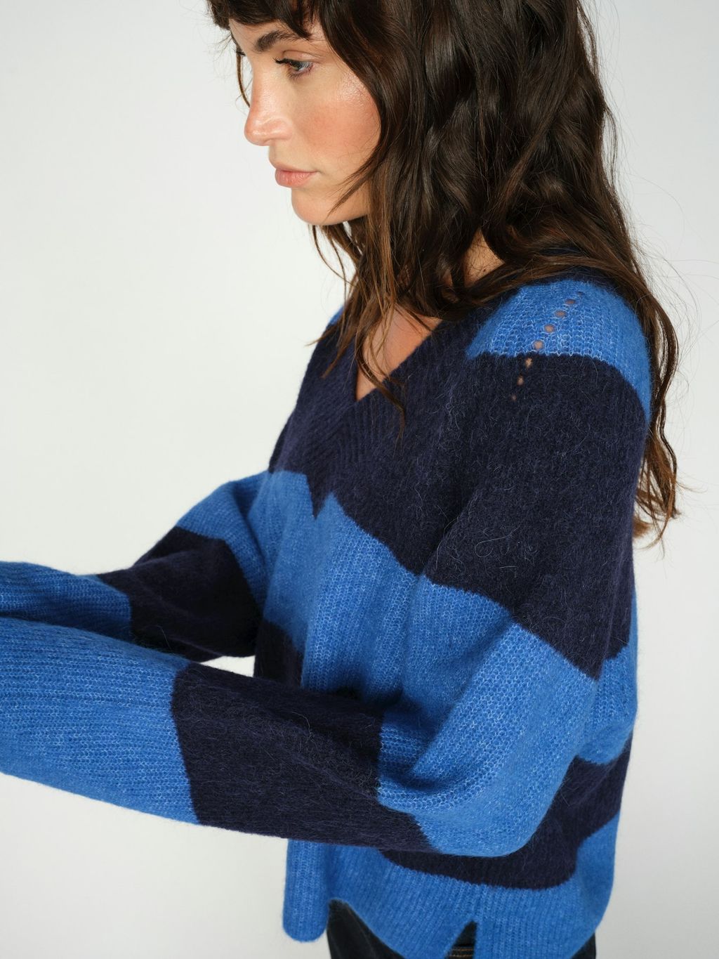 TACI STRIPE LS VNECK KNIT